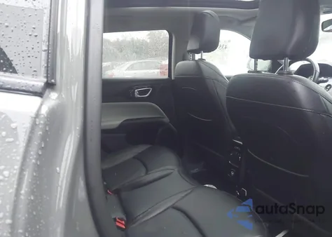 2022 Jeep Compass Limited 4X4 z USA, uszkodzony, nr VIN 3C4NJDCB5NT117008